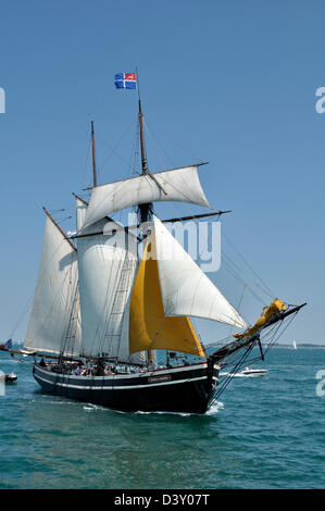 Etoile de France (topsail schooner, port d'attache : St Malo), navigation dans la baie de Quiberon, au cours de l'événement "Semaine du Golfe". Banque D'Images