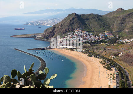 Playa de Las Teresitas, une célèbre plage près de Santa Cruz de Tenerife dans le nord de Tenerife, Canaries, Espagne Banque D'Images