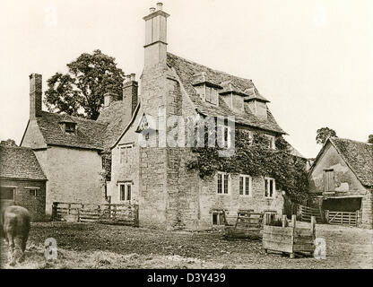 Une plaque phototypie intitulé ' Humphries End Farm, près de Stroud, Glos.' numérisées à haute résolution à partir d'un livre publié en 1905. Banque D'Images