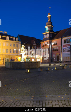 Vue de la fontaine du marché, Marktbrunnen, avec le palais impérial de la ville, et l'hôtel de ville, Eisenach, en Thuringe en Allemagne Banque D'Images