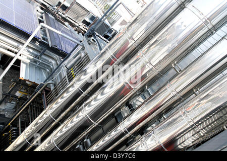 Certains tuyaux de métal industriel d'un système de ventilation. Banque D'Images