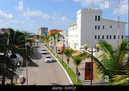 Le trafic le long de la rue façade Cozumel mexique Banque D'Images