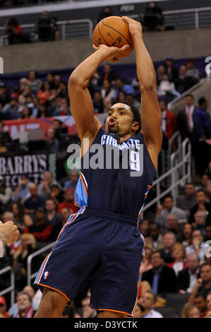 Los Angeles, Californie, USA. 26 février 2013. Los Angeles, CA. Charlotte Bobcats shooting guard Gerald Henderson (9) tire un jump shot au cours de la NBA match entre les Los Angeles Clippers et les Charlotte Bobcats au Staples Center de Los Angeles, CA. Les Los Angeles Clippers vaincre les Charlotte Bobcats 106-84. David Hood/CSM/Alamy Live News Banque D'Images