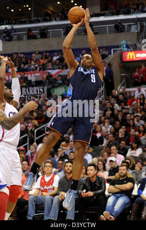 Los Angeles, Californie, USA. 26 février 2013. Los Angeles, CA. Charlotte Bobcats shooting guard Gerald Henderson (9) tire un jump shot au cours de la NBA match entre les Los Angeles Clippers et les Charlotte Bobcats au Staples Center de Los Angeles, CA. Les Los Angeles Clippers vaincre les Charlotte Bobcats 106-84. David Hood/CSM/Alamy Live News Banque D'Images