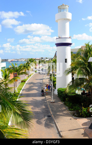 Le trafic le long de la rue façade Cozumel mexique Banque D'Images