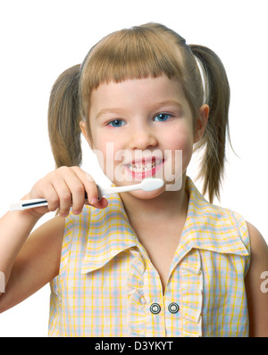 Fille avec une brosse à dents isolé sur un fond blanc. Banque D'Images