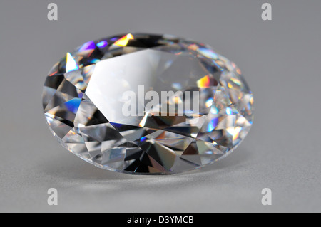 Diamant taille ovale (synthetic - zircone cubique) Banque D'Images