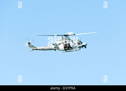 Les Marines américains Bell UH-1Y Venom 167994 hélicoptère en vol sur San Diego California United States America USA Banque D'Images
