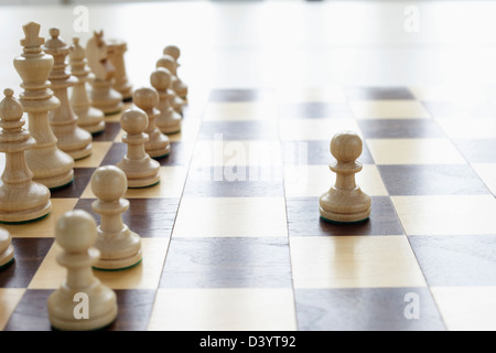 Échiquier et pièces des échecs Banque D'Images