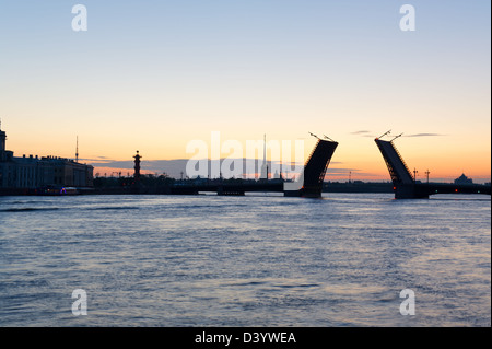 Vue de nuit Palace Bridge. st. Petersburg. La Russie Banque D'Images