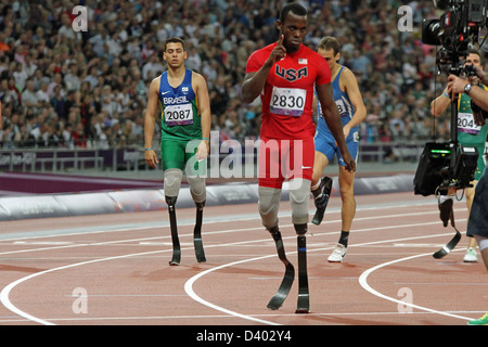 Blake Leeper des USA remporte sa course dans l'épreuve du 400m - T44 dans les jeux paralympiques de Londres 2012 dans le stade olympique Banque D'Images