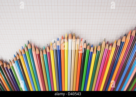 Plusieurs des crayons alignés formant un graphe. Banque D'Images