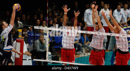 Latina, Italie. 27 février 2013. Rauwerdink Jeroen en action lors de la finale de la Coupe CEV de volley-ball 1ère manche entre Andreoli Latina et Halkbank Ankara de l'Palabianchini Hall à Latina. Credit : Action Plus de Sports / Alamy Live News Banque D'Images