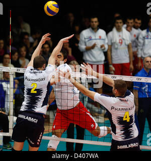 Latina, Italie. 27 février 2013. ABDELHAY Ahmed en action lors de la finale de la Coupe CEV de volley-ball 1ère manche entre Andreoli Latina et Halkbank Ankara de l'Palabianchini Hall à Latina. Credit : Action Plus de Sports / Alamy Live News Banque D'Images