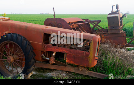 Rusty abandonné vintage machines agricoles Banque D'Images