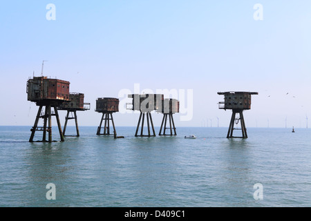 Forts de sable rouge dans l'estuaire de la Tamise avec des parcs offshore, Whitstable, Angleterre, Grande-Bretagne, FR, UK Banque D'Images