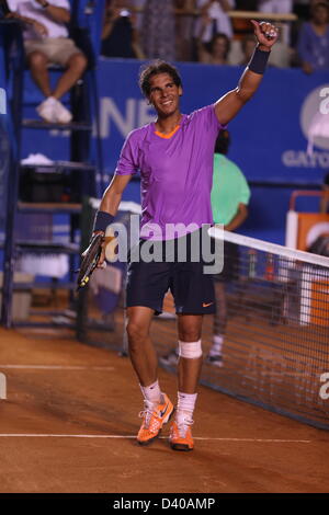 Acapulco, Mexique. 27 février 2013. Rafael Nadal de l'Espagne célèbre le deuxième tour victoire à l'Open du Mexique à Acapulco, Mexique 2013. Credit : Mauricio Paiz / Alamy Live News Banque D'Images