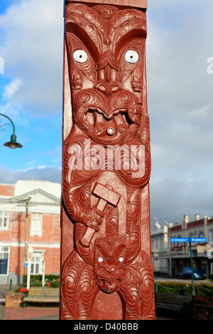 Sculpture Maori en public plaza à Marton. Banque D'Images