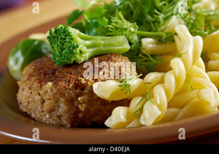 Pâtes macaroni délicieux boeuf avec vegetableon,escalopes Banque D'Images