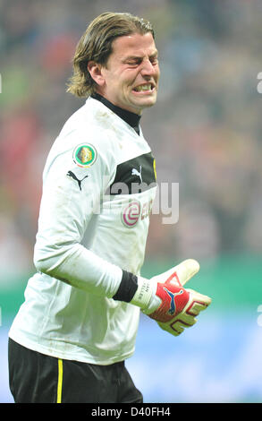 Munich, Allemagne. 27 février 2013. Le gardien Roman Weidenfeller Dortmund réagit comme FC Bayern Munich remporte le match de football DFB 1-0 contre Borussia Dortmund à Munich. Photo : Marc Mueller/dpa/Alamy Live News Banque D'Images