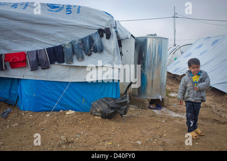 Garçon de réfugiés syriens au camp de réfugiés de Domiz pour syriens, près de Dohouk, dans le nord de l'Irak, le Kurdistan irakien Banque D'Images