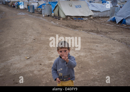 Garçon de réfugiés syriens au camp de réfugiés de Domiz pour syriens, près de Dohouk, dans le nord de l'Irak, le Kurdistan irakien Banque D'Images