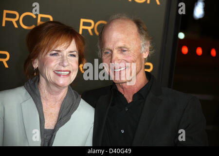 Los Angeles, Californie, USA. 27 février 2013. L'acteur américain Ed Harris et sa femme Amy Madigan assister à la première du film 'Le fantôme' à TLC Chinese Theatre à Hollywood, Los Angeles, USA, le 27 février 2013. Photo : Hubert Boesl/dpa/Alamy Live News Banque D'Images