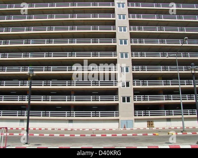 Façade de parking immeuble en Thaïlande Banque D'Images