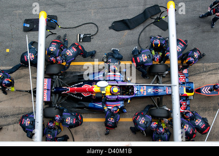 Pitstop Mark Webber (AUS) Red Bull Racing RB9 Renault, Formule 1 séances d'essai Banque D'Images