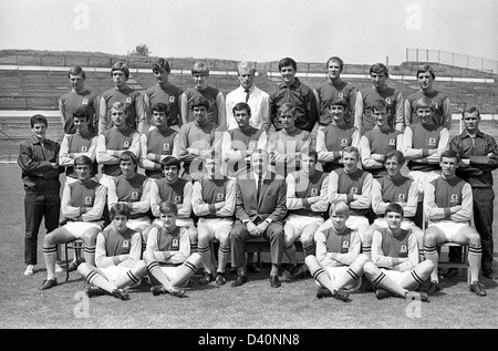 Aston Villa Football club FC squad 1968 avec manager Tommy Cummings Banque D'Images