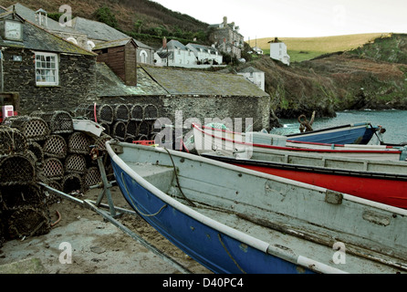 Port de Port Isaac casiers à crabe homard village de pêcheurs de Cornwall Banque D'Images