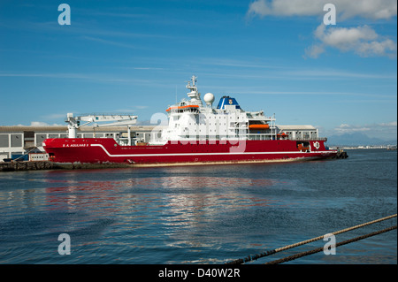 S d'un brise-glace d'Agulhas Ii la recherche polaire navire construit en 2012 pour le Ministère des affaires environnementales d'un navire d'approvisionnement de l'Afrique du Sud Banque D'Images