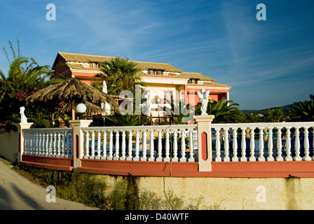 Teressa Appartments, san stefanos, nord-ouest corfou, grèce. Banque D'Images