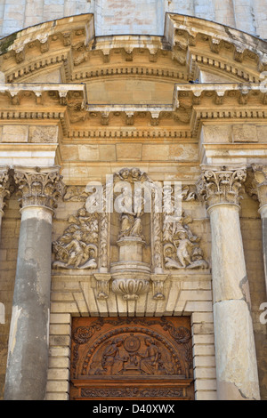 Église Sainte-Madeleine porte, Martigues, France Banque D'Images