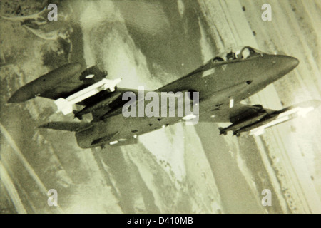 Le Macchi M.B. 339 est un avion d'entraînement avancé italien, célèbre pour être utilisé par le Frecce Tricolori, l'équipe italienne de présentation acrobatique. Il est connu pour sa maniabilité et son agilité, souvent présentées dans les salons aériens. Banque D'Images