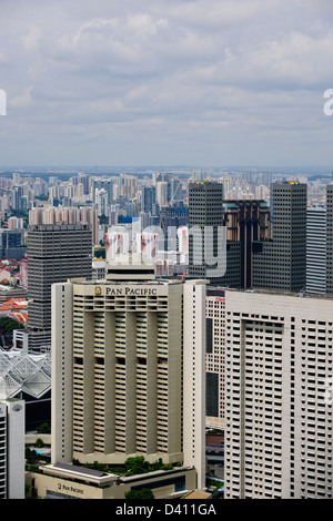 Marina Bay Sands vues pont,Pan Pacific Hotel Hilton Hôtel centenaire,,quartier des affaires du centre-ville par la baie,Singapour Banque D'Images