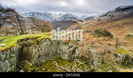 Voir en regardant vers le sud depuis le sommet de Castle Crag, Borrowdale, Cumbria, Lake District, England, UK Banque D'Images