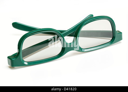 Paire de lunettes polarisées 3d vert pour regarder des films en 3D cinéma isolés contre white Banque D'Images