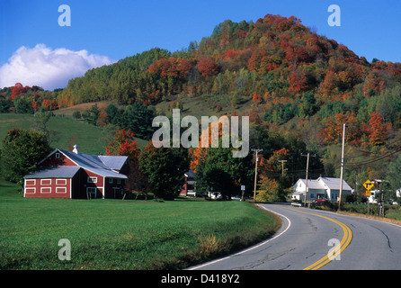 Elk280-1108 Vermont, de l'Est New York, paysage rural avec feuillage automne Banque D'Images