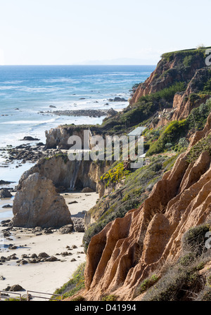 Rock formation par ocean sur El Matador State Beach Malibu en Californie Banque D'Images