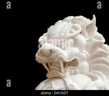 L'isolement du lion chinois Jade sur noir Banque D'Images