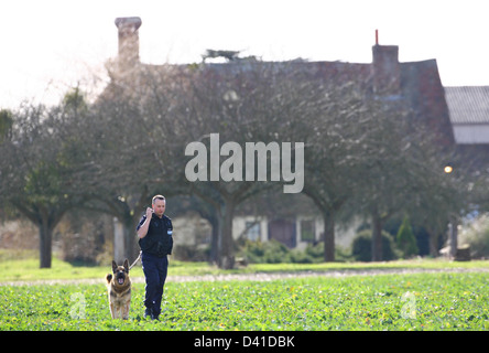 Rechercher Elderden la police dans le cadre de la ferme 53 m£ Securitas Depot à main armée. Banque D'Images