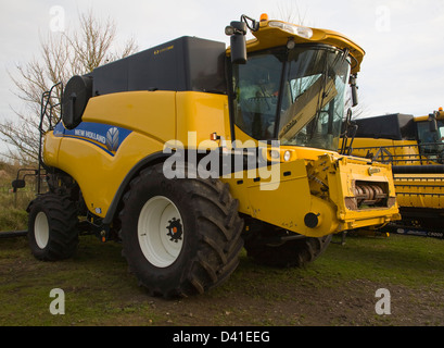 La gamme New Holland CR machines moissonneuse-batteuse, Suffolk, Angleterre Banque D'Images