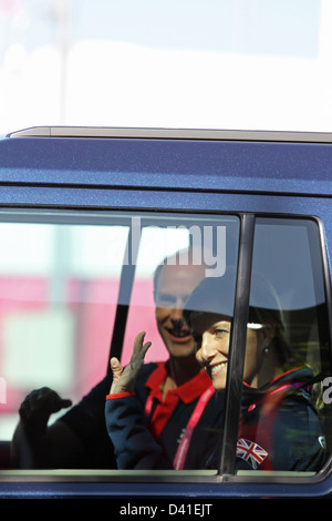 S.a.r. le Prince Edward, comte de Wessex et Sophie, comtesse de Wessex, laissant le Copperbox handball arena dans le parc olympique. Banque D'Images