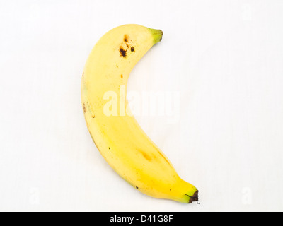 Banane mûre isolé sur fond blanc Banque D'Images