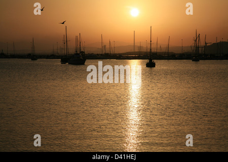 Coucher de soleil dans la mer Banque D'Images