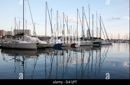 Coucher du soleil dans le port de Toulon en France Banque D'Images