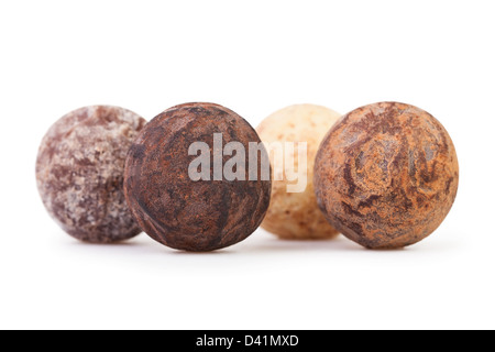 Mélange de truffe sur fond blanc Banque D'Images