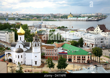 Confluent des rivières Oka et de la Volga à Nizhny Novgorod en Russie Banque D'Images