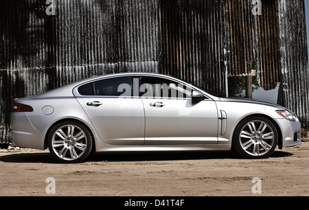 Jaguar XF S sport de luxe de taille moyenne berline, Winchester, Royaume-Uni 2004 2009 Banque D'Images